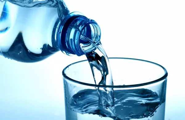 Air sangat penting untuk kesehatan tubuh